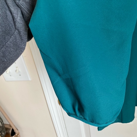 Green blouse - Picture 3 of 3